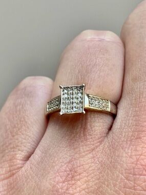 .88 CTW NATURAL Brilliant Diamonds Designer Ring ($3,400) !!SALE!!